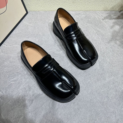 Sloane | Glossy Split-Toe Leather Flats