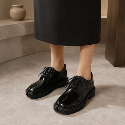 Sloane | Glossy Split-Toe Leather Flats
