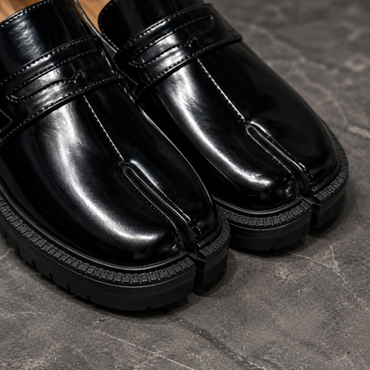 Sloane | Glossy Split-Toe Leather Flats